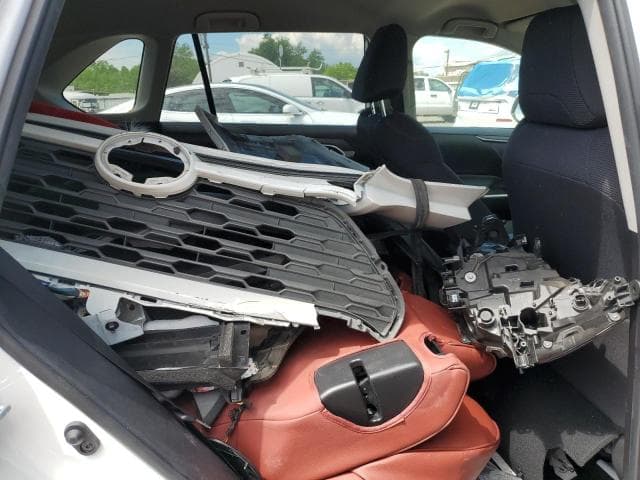 2022 TOYOTA RAV4 LE 11