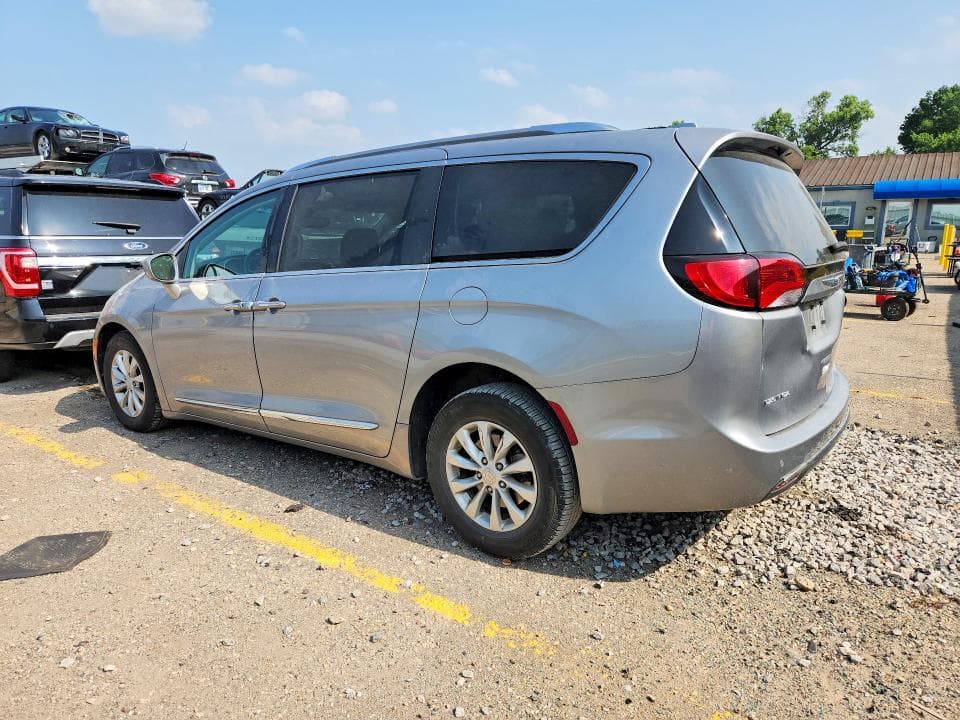 2019 CHRYSLER PACIFICA TOURING L 2