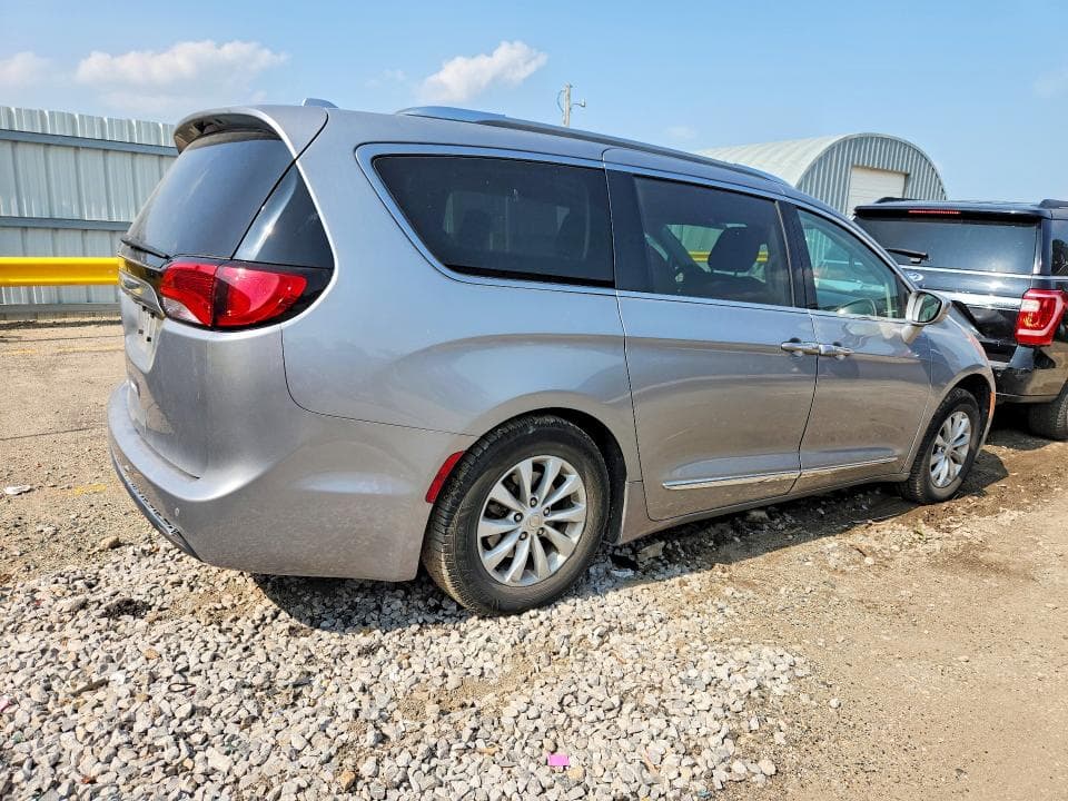 2019 CHRYSLER PACIFICA TOURING L 3