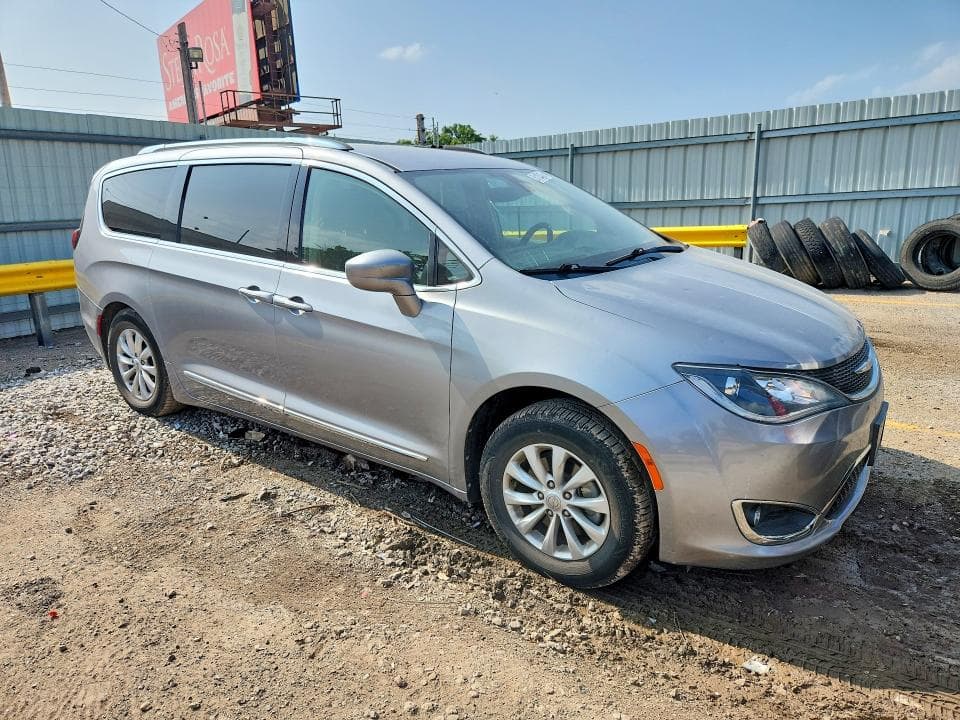 2019 CHRYSLER PACIFICA TOURING L 4