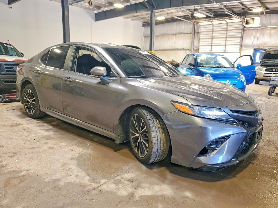 2020 TOYOTA CAMRY SE 4