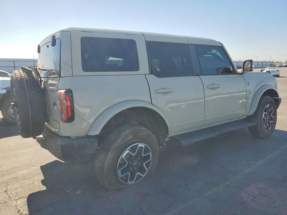 2025 FORD BRONCO OUTER BANKS 3