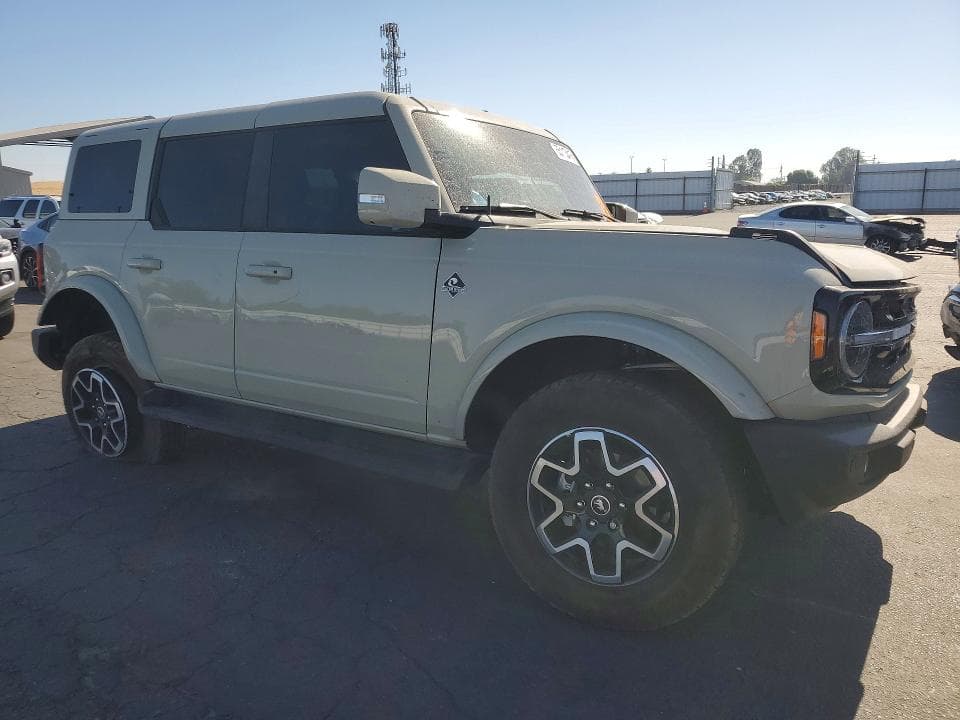 2025 FORD BRONCO OUTER BANKS 4