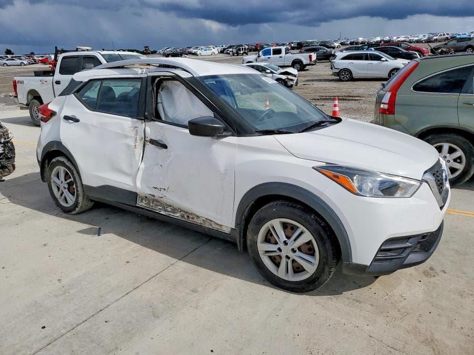2018 NISSAN KICKS S 4
