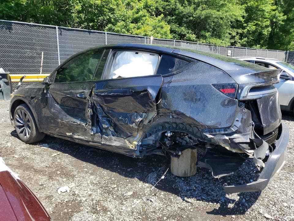 2026 TESLA MODEL Y 2