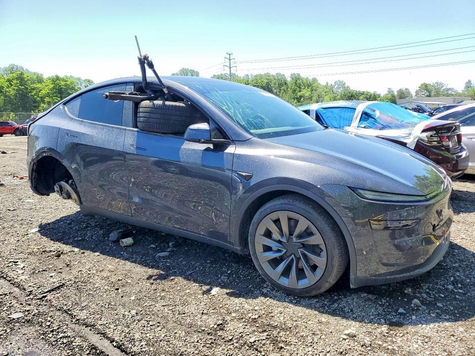2026 TESLA MODEL Y 4