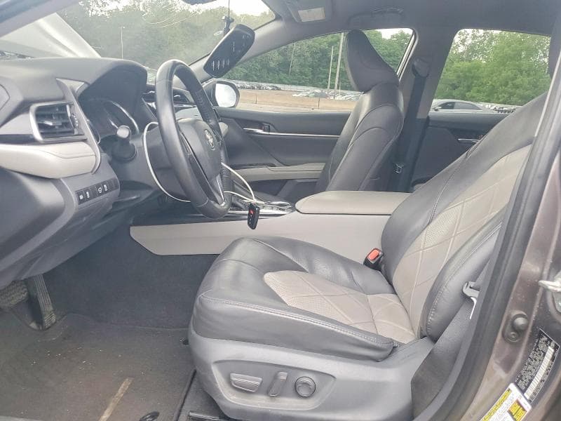 2019 TOYOTA CAMRY XLE XLE 8