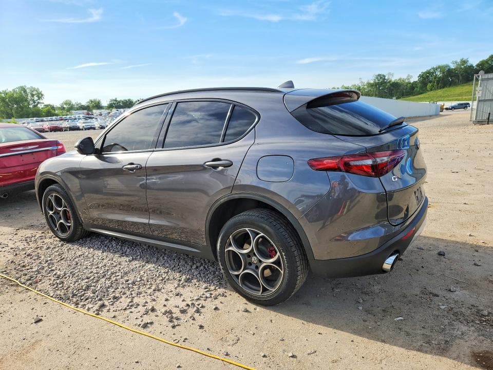 2018 ALFA ROMEO STELVIO SPORT 2