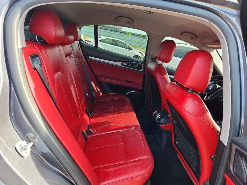 2018 ALFA ROMEO STELVIO SPORT 11