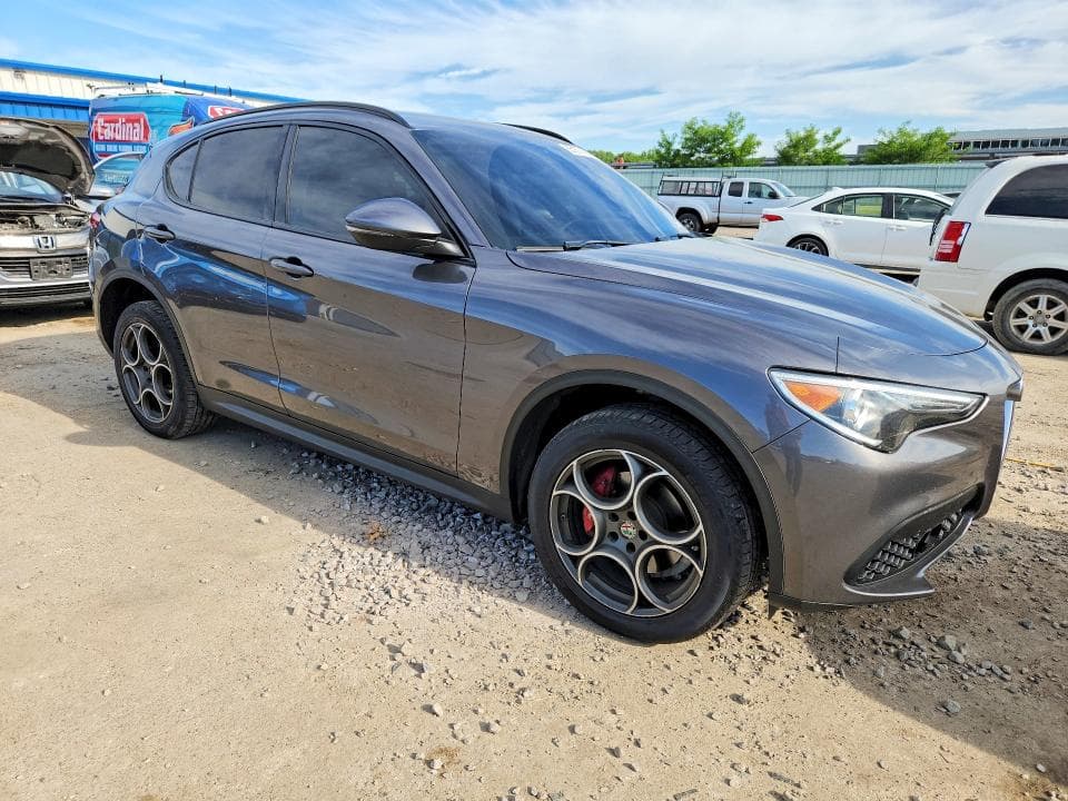 2018 ALFA ROMEO STELVIO SPORT 4