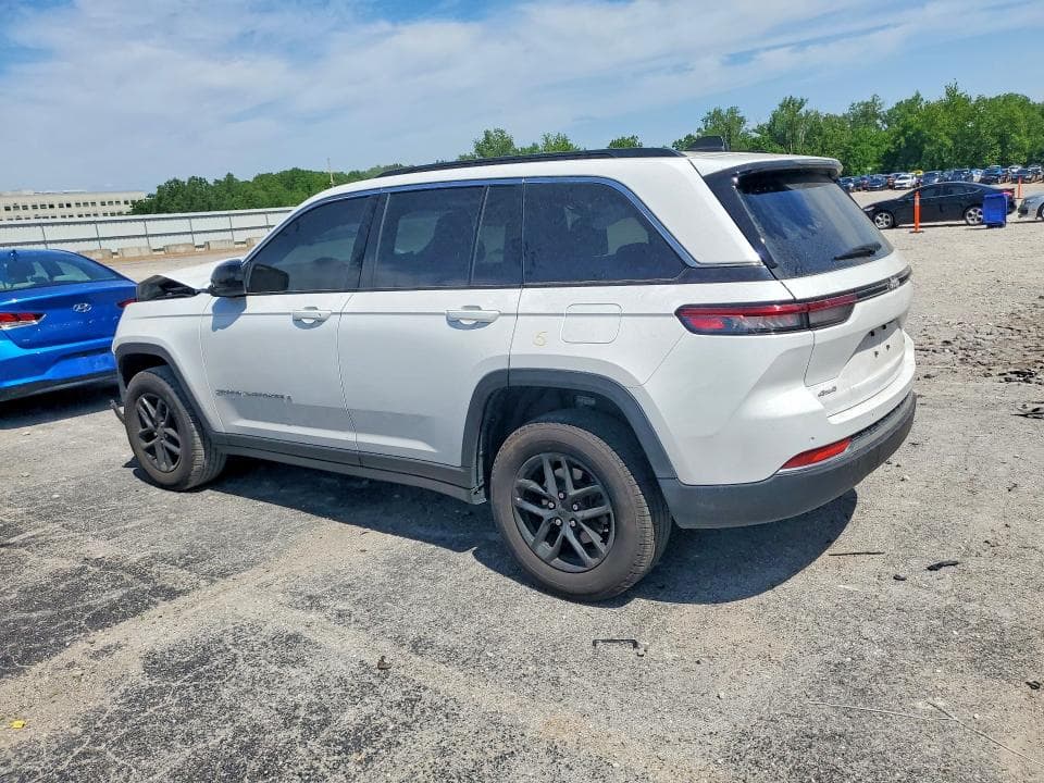 2024 JEEP GRAND CHEROKEE LAREDO 2