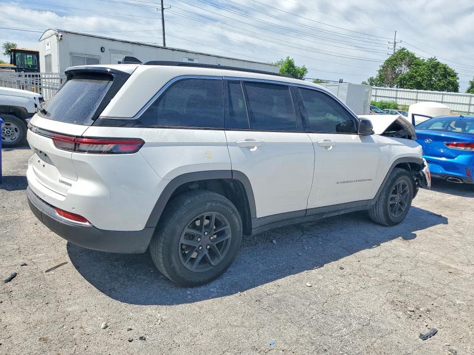 2024 JEEP GRAND CHEROKEE LAREDO 3