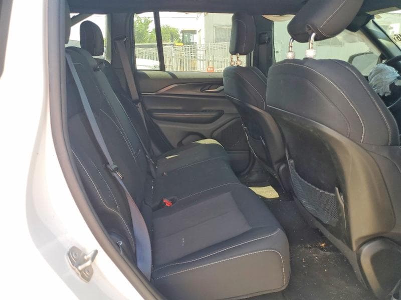 2024 JEEP GRAND CHEROKEE LAREDO 10