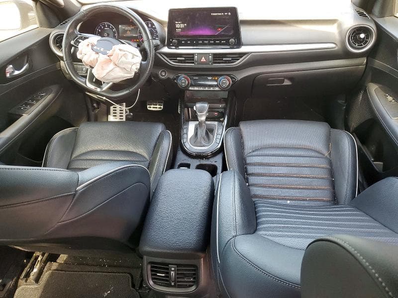 2023 KIA FORTE GT LINE 8