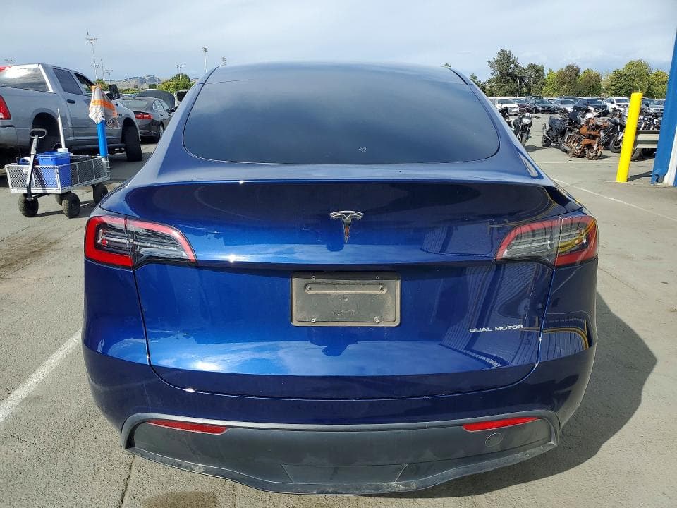 2024 TESLA MODEL Y 6