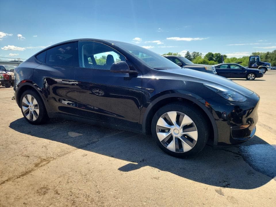 2023 TESLA MODEL Y 4