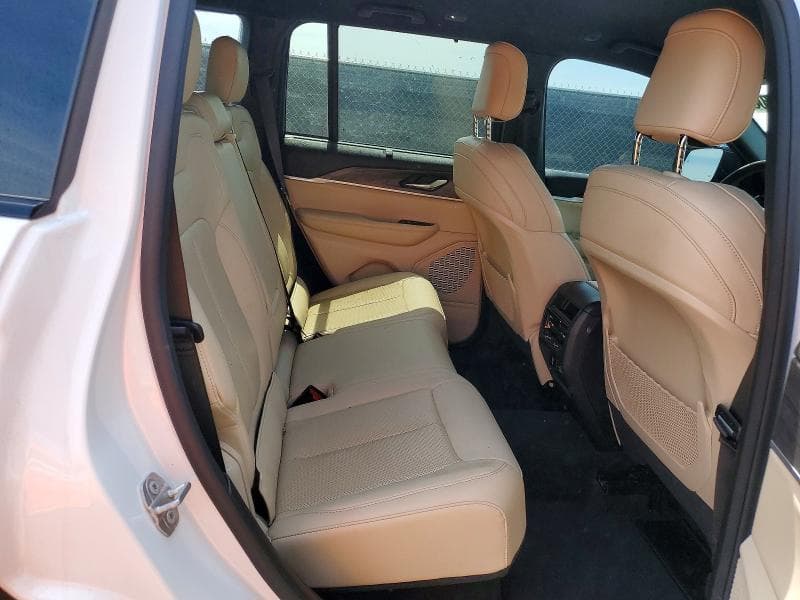 2023 JEEP GRAND CHEROKEE LIMITED 10