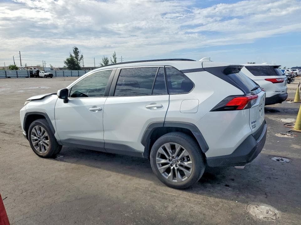 2025 TOYOTA RAV4 XLE PREMIUM 2