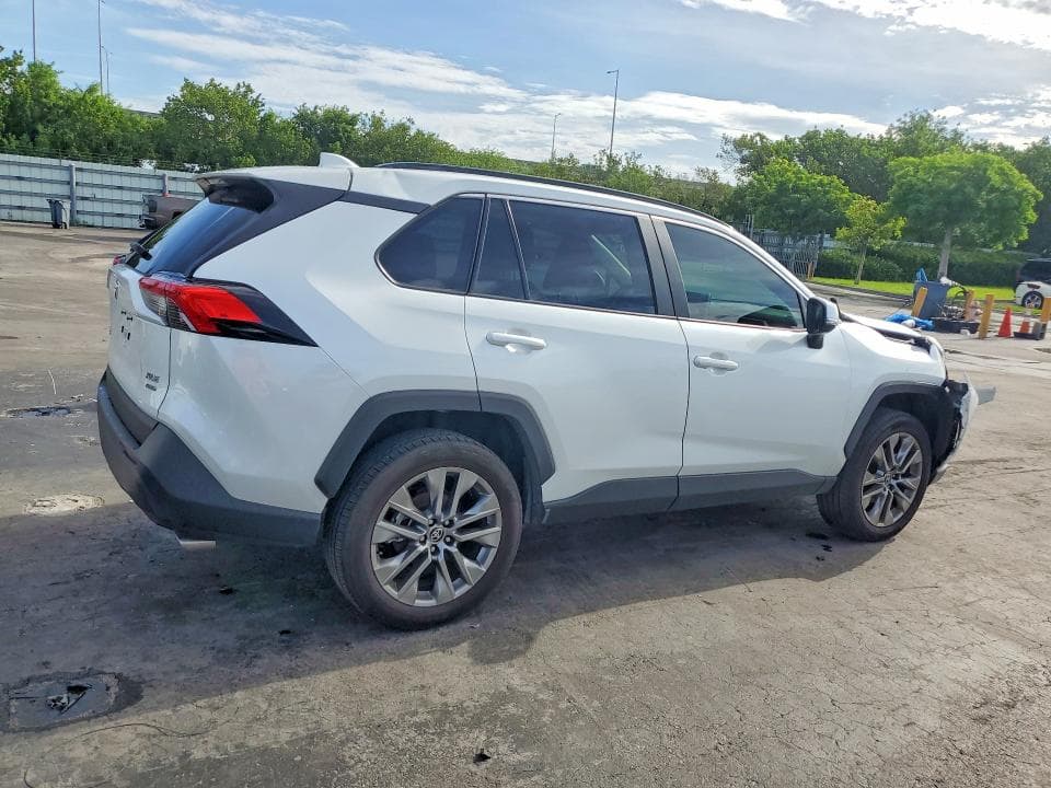 2025 TOYOTA RAV4 XLE PREMIUM 3