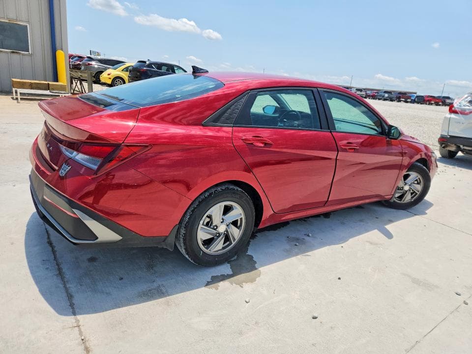 2025 HYUNDAI ELANTRA SE SE 3