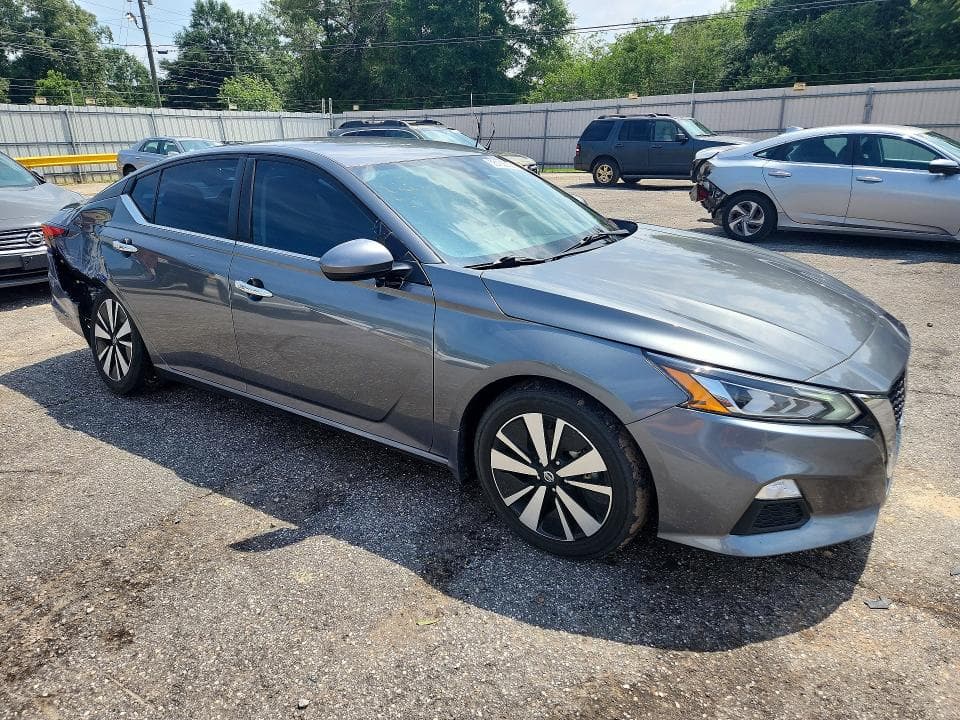 2022 NISSAN ALTIMA SV 4