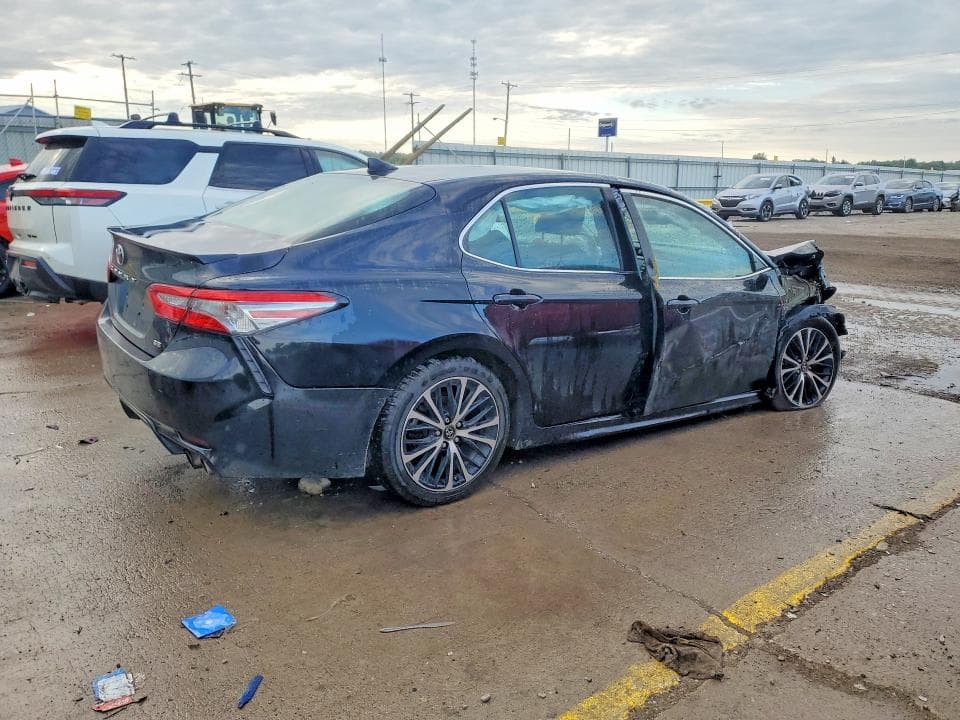 2019 TOYOTA CAMRY SE SE 3