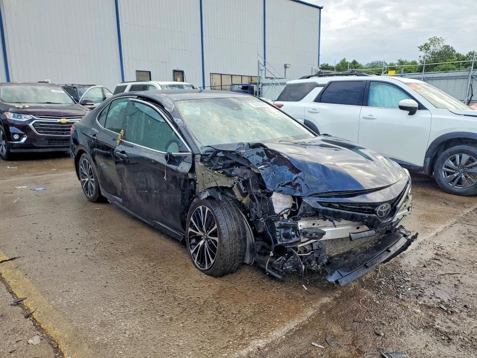 2019 TOYOTA CAMRY SE SE 4