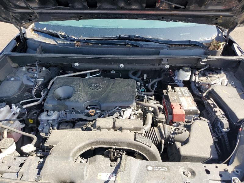 2019 TOYOTA RAV4 XLE 12