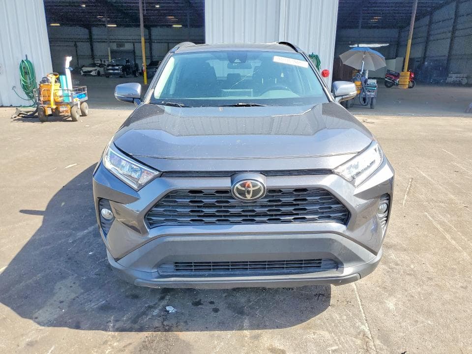 2019 TOYOTA RAV4 XLE 5