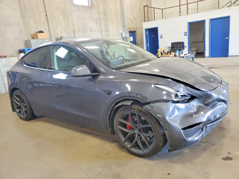 2023 TESLA MODEL Y 4