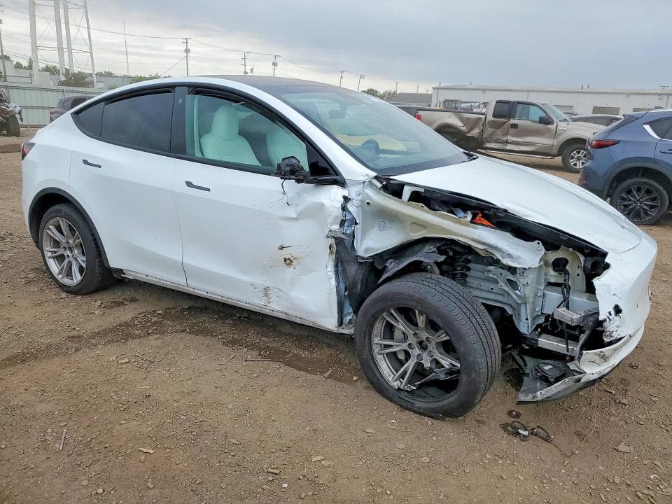 2023 TESLA MODEL Y 4