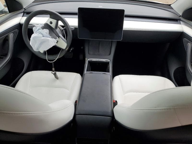 2023 TESLA MODEL Y 8