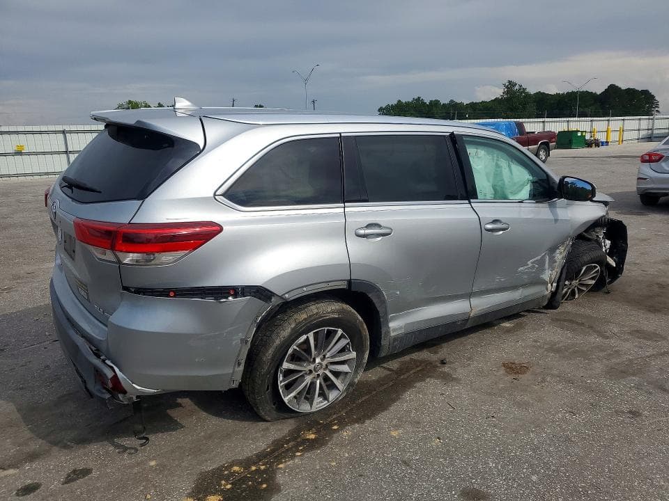 2019 TOYOTA HIGHLANDER XLE XLE 3