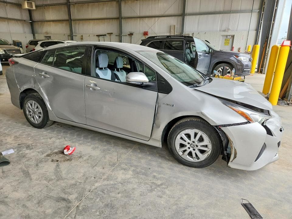 2017 TOYOTA PRIUS TWO 4