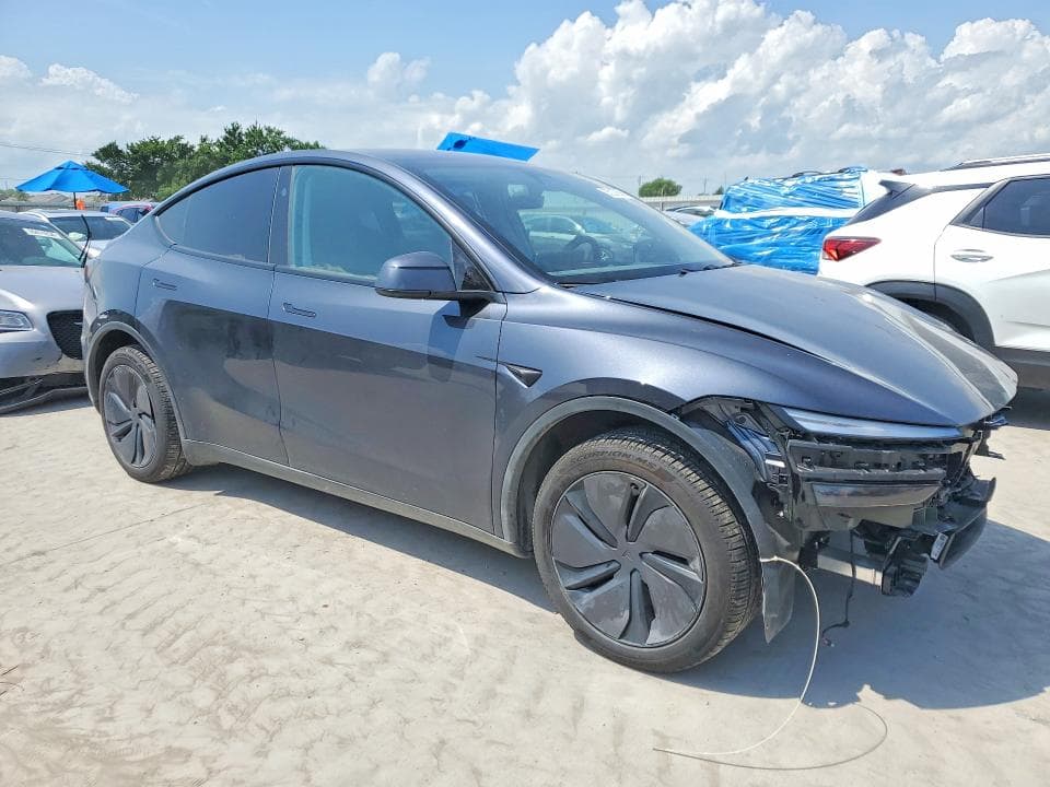2026 TESLA MODEL Y 4
