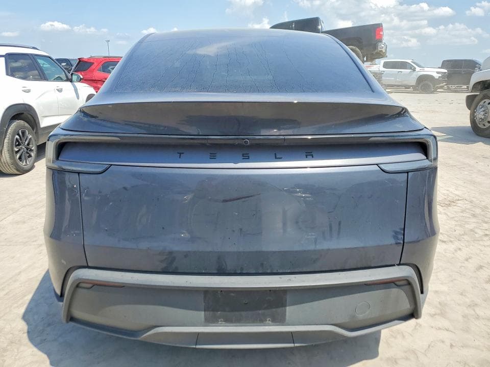 2026 TESLA MODEL Y 6