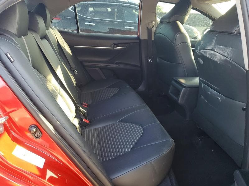 2019 TOYOTA CAMRY SE 10
