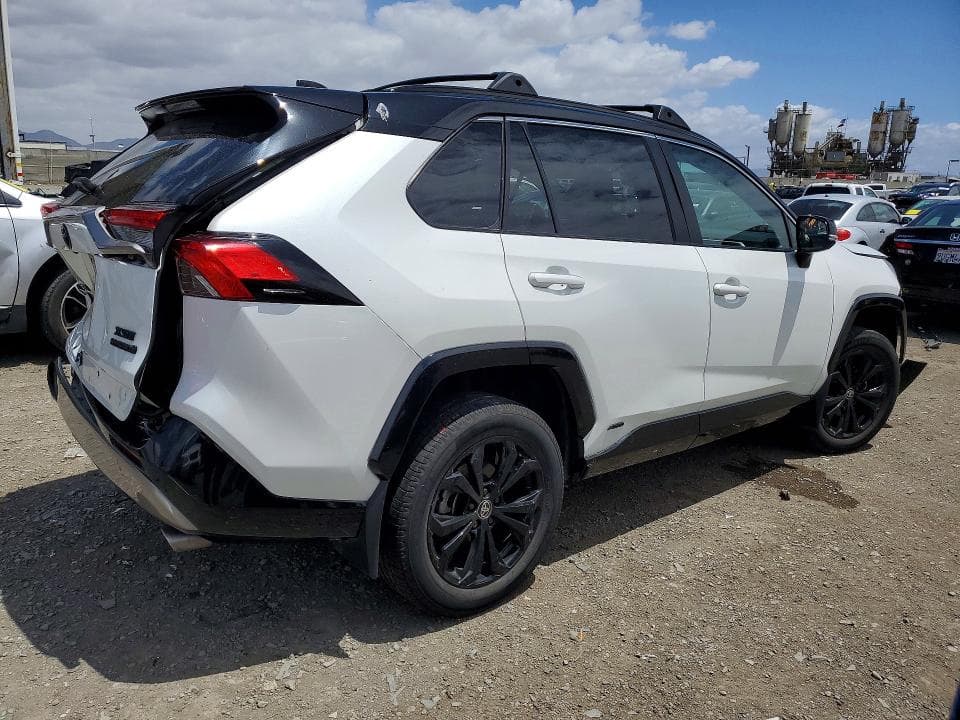 2024 TOYOTA RAV4 XSE 3