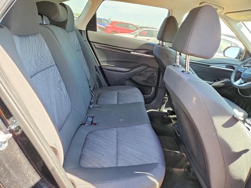 2024 KIA SELTOS LX 10