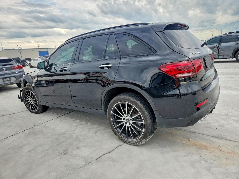 2021 MERCEDES-BENZ GLC 300 2