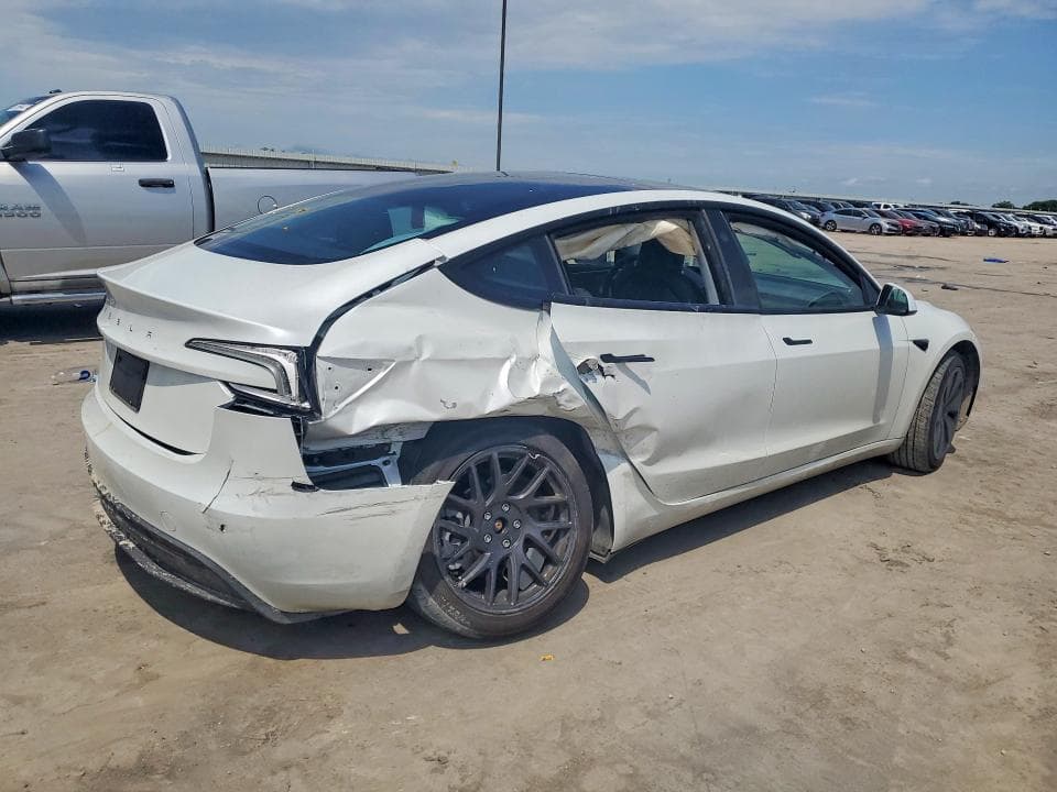 2025 TESLA MODEL 3 3