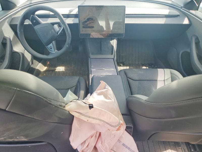 2025 TESLA MODEL 3 8