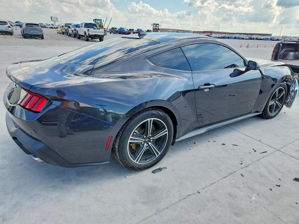 2024 FORD MUSTANG 3
