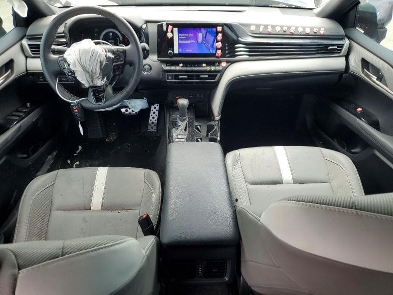 2025 TOYOTA CAMRY SE 8