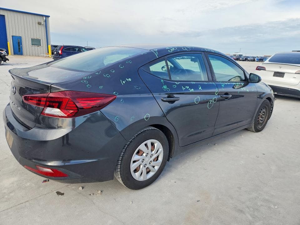 2020 HYUNDAI ELANTRA SE 3