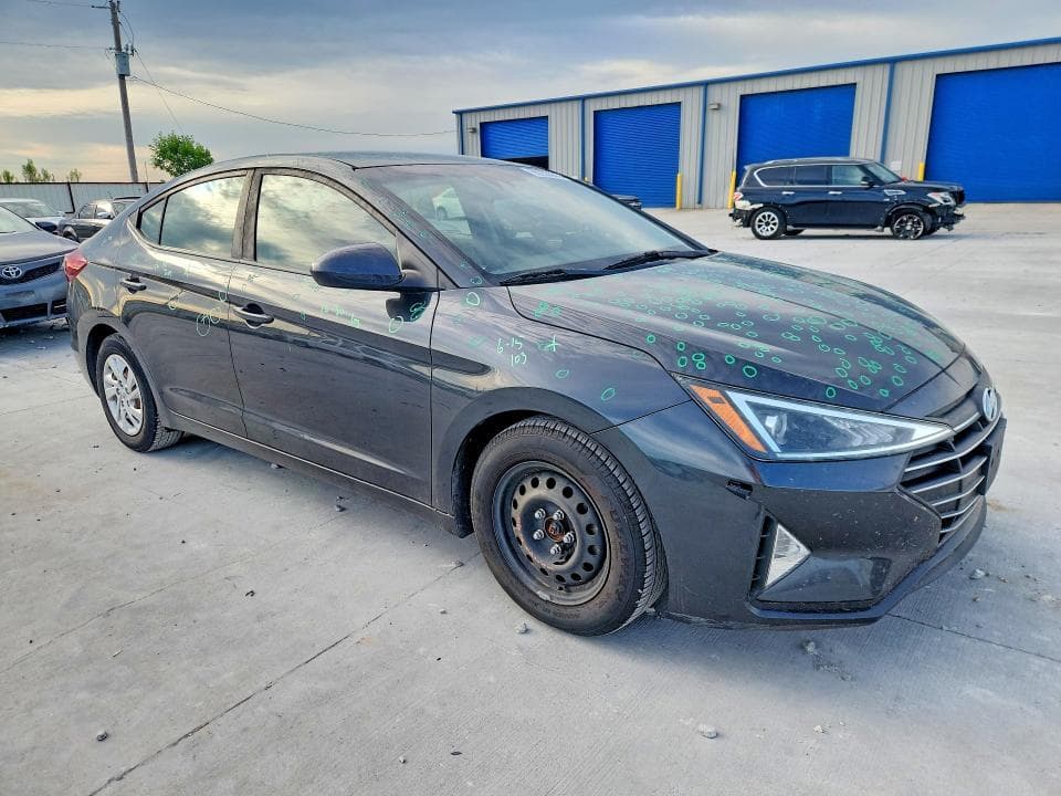 2020 HYUNDAI ELANTRA SE 4