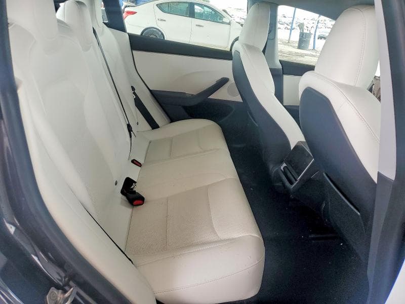 2025 TESLA MODEL 3 10