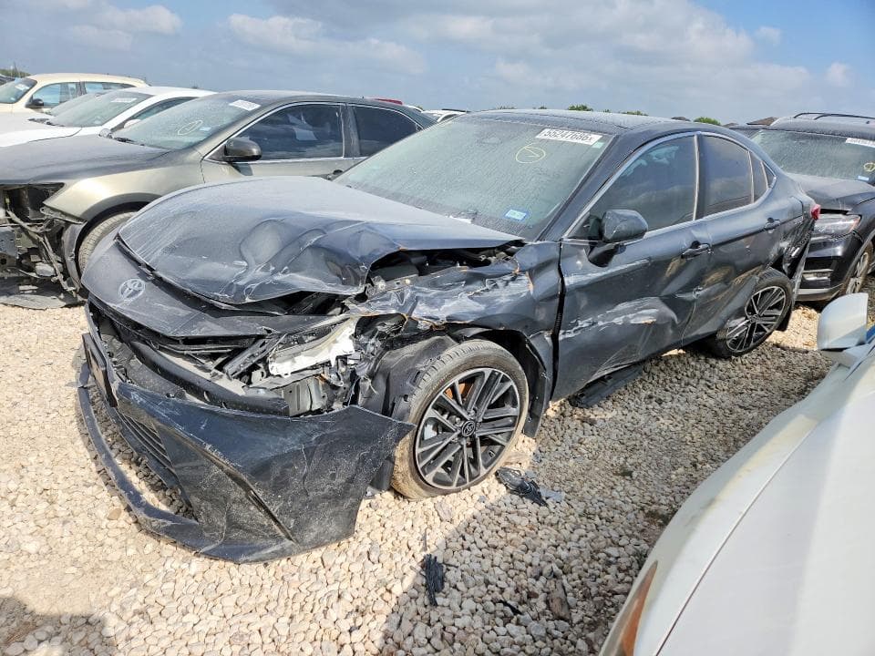 2025 TOYOTA CAMRY XLE 1