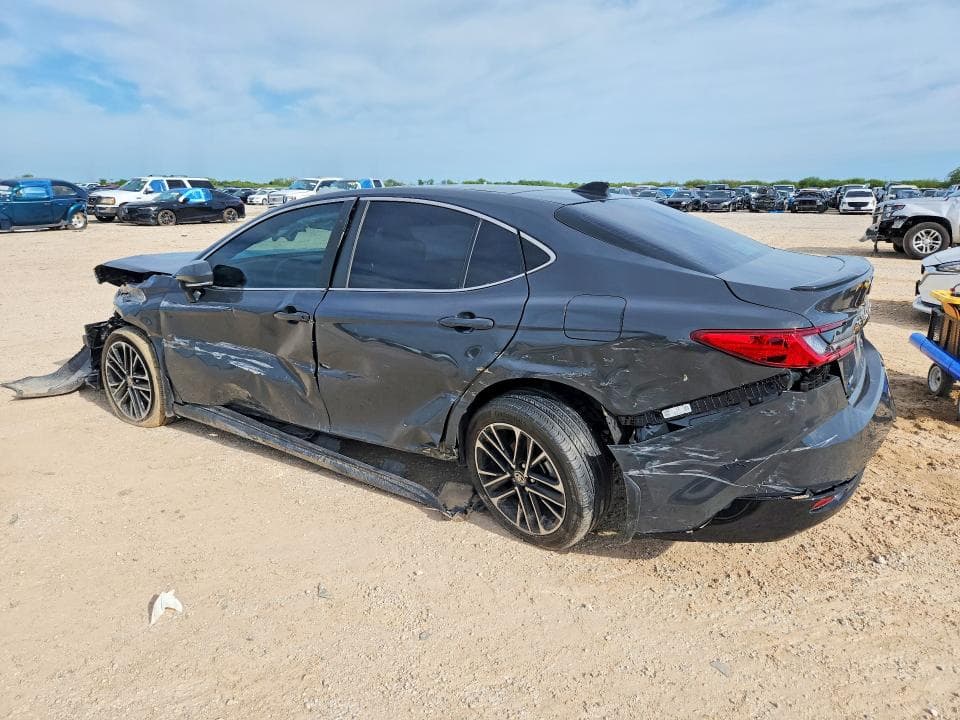2025 TOYOTA CAMRY XLE 2