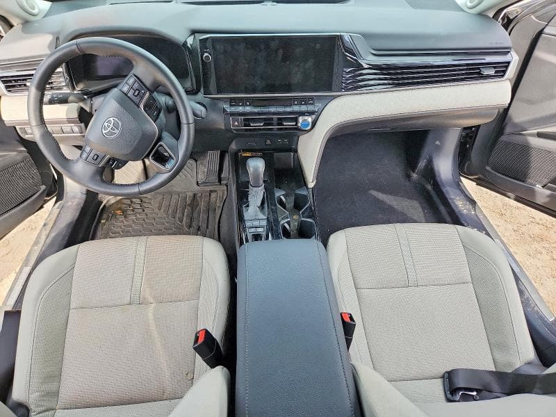 2025 TOYOTA CAMRY XLE 8